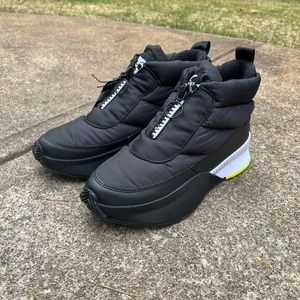 Sorel Out N About III Puffy Zip Ankle Boot Women's Waterproof Black, White Sz 9